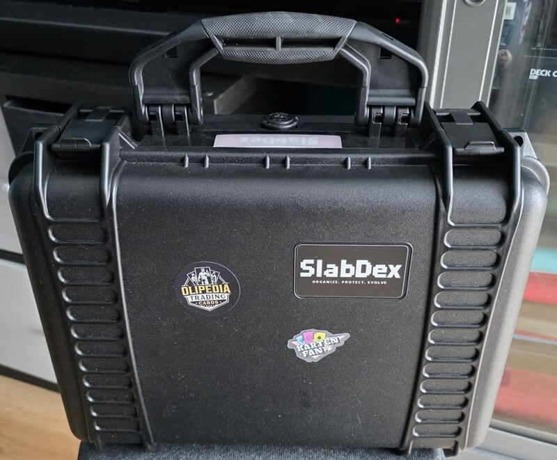 SlabDex S100: Der Sammelkarten-Koffer, der wirklich für Sammler gemacht wurde 3 Sammelkarten-Koffer für Sammelkarten